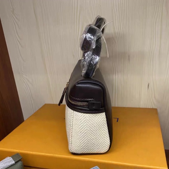 Loro Piana Cream Fabric and Black Leather Cosmetic Case with Gold Hardware - Picture 4 of 6